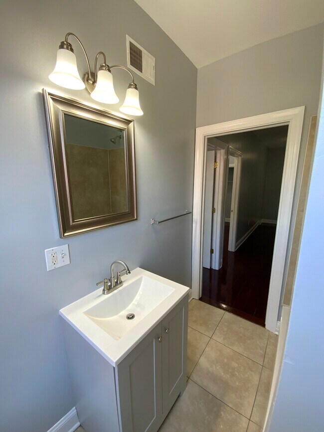 Building Photo - 2207 N 18th St