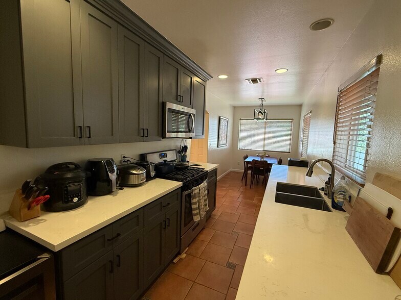 Building Photo - 4907 S Centinela Ave