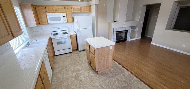 Building Photo - Beautiful Single Story Summerlin Home on a corner lot.