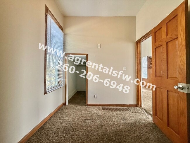 Building Photo - 3 Bedroom House