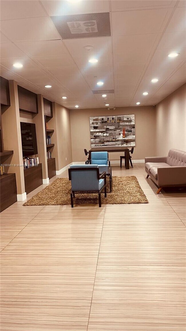 Building Photo - 3675 N Country Club Dr