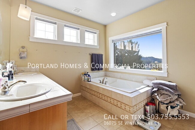 Building Photo - 16075 SE Winterborne Ct