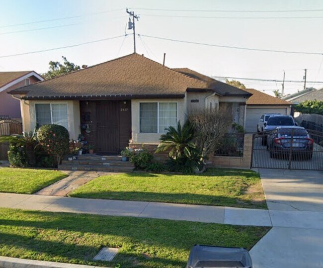 Building Photo - 2439 W Cleveland Ave