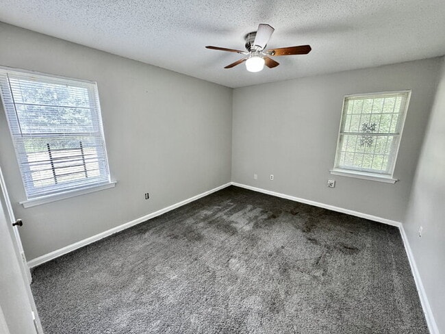 Building Photo - 4540 Spring Valley Dr