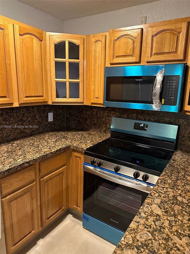 Building Photo - 10581 SW 155th Ct