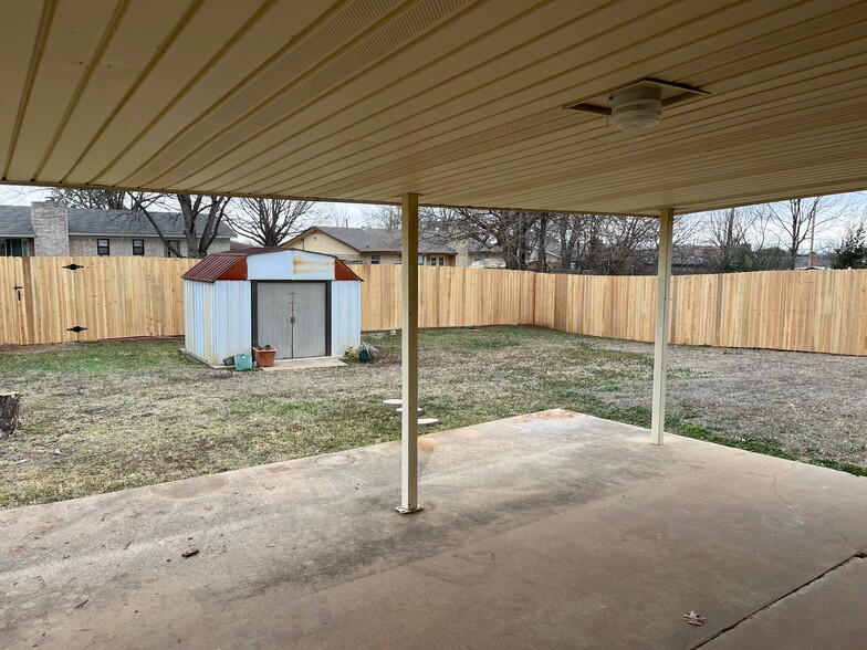 Building Photo - 4711 Lois Ln