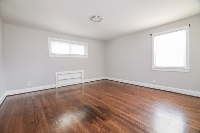 Building Photo - 105 Pineland Cir