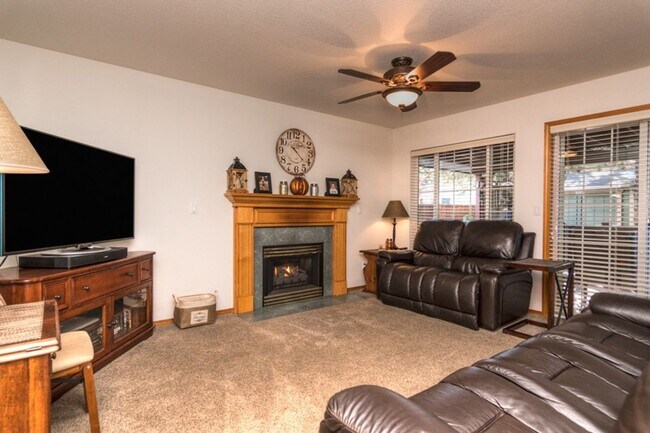 Building Photo - Beautiful home in Tanglewood