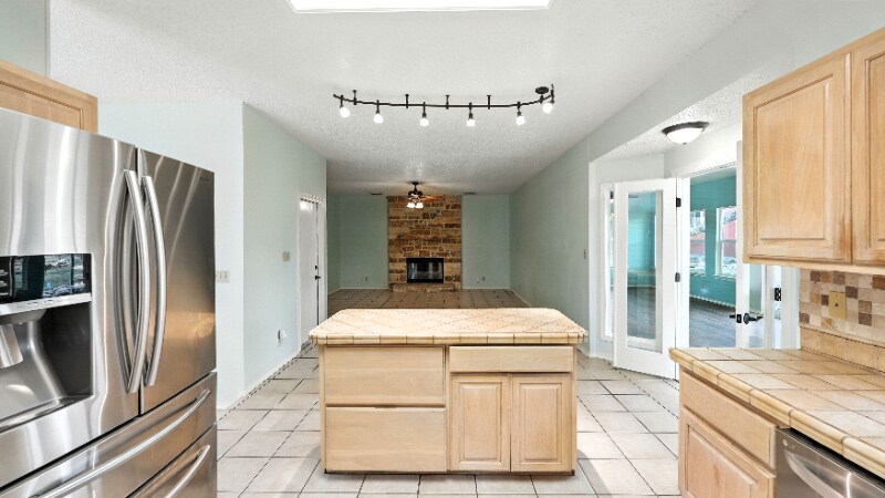 Building Photo - 19415 Encino Summit