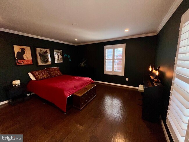 Building Photo - 909 St Stephens Rd