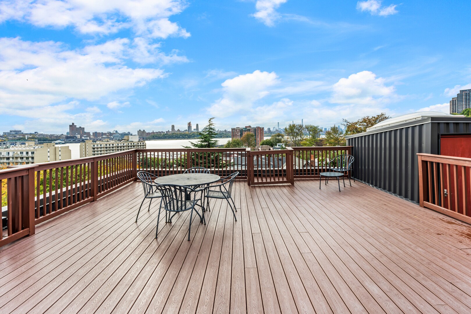 Building Photo - 553 Undercliff Ave