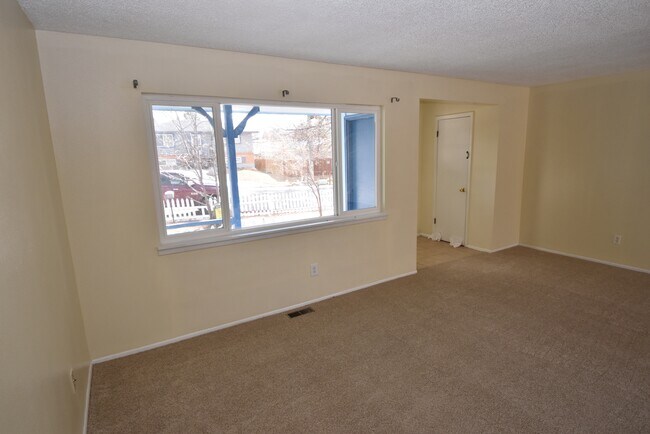 Building Photo - 1640 Shenandoah Dr