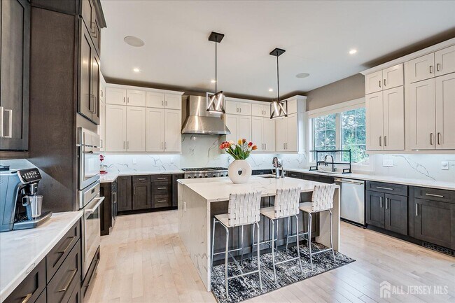 Building Photo - 3979 Park Ave