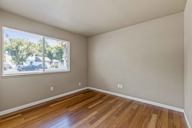 Building Photo - 308 Del Prado Ct