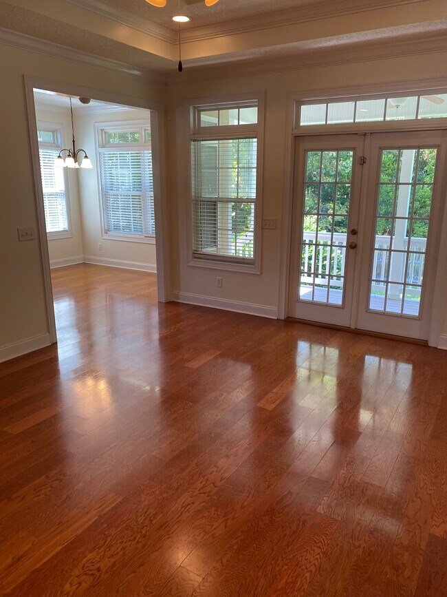 Building Photo - 56 Greyfield Dr