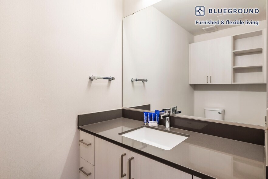 Building Photo - 15301 NE Turing St