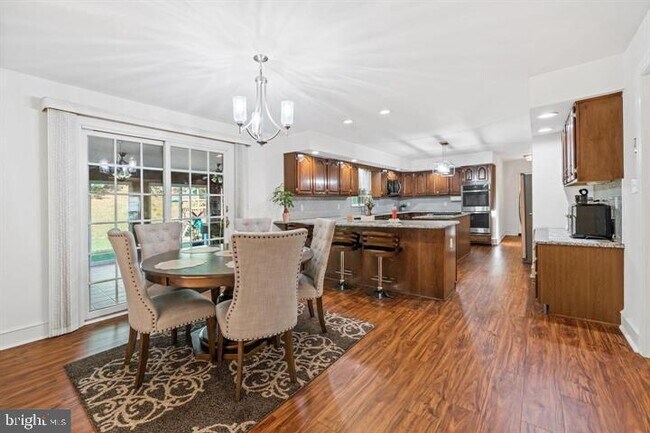 Building Photo - 253 Peoples Way