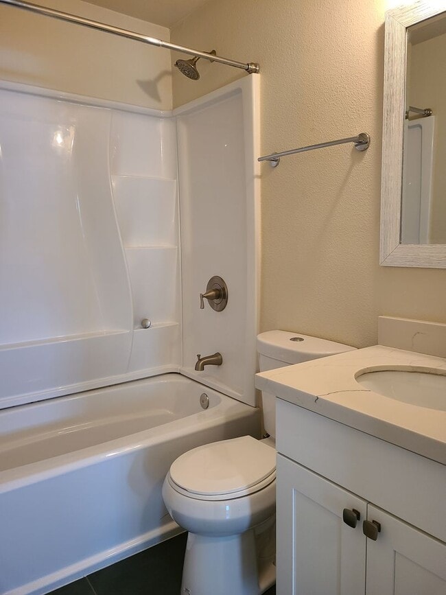 Building Photo - Beautifully Updated South Tacoma 3 Bedroom