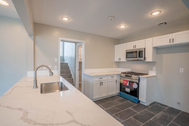 Building Photo - Gorgeous 3 Bedroom Remodel, BA Schools!