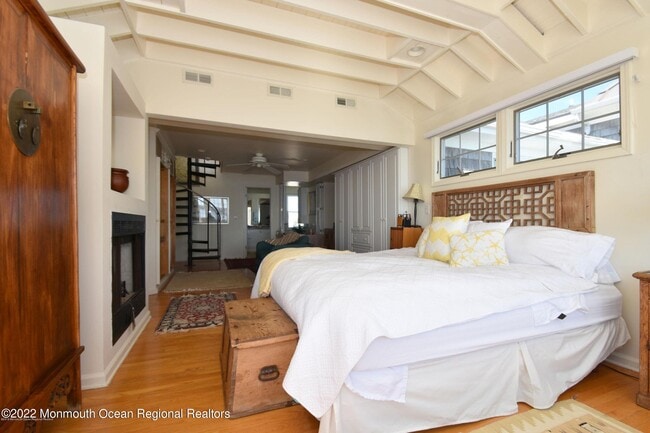 Building Photo - 323 Cove Dr