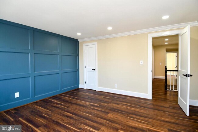 Building Photo - 216 S Henry St