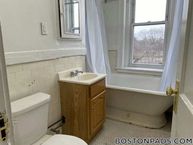 Building Photo - 1175 Boylston St