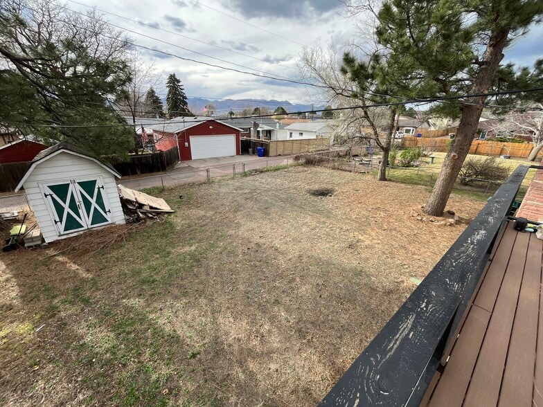 Huge Backyard - 3226 Gladiola Dr