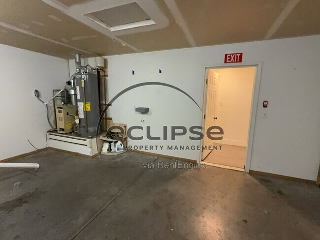 Building Photo - 560 Huntington Point Ln