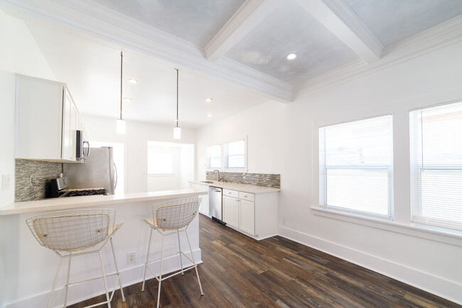 Building Photo - 321 Heliotrope Dr