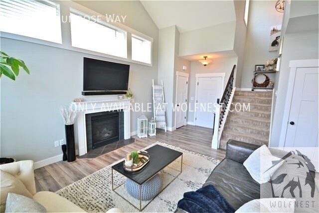 Building Photo - No Deposit Option! Ravishing 3 Bedroom Tay...