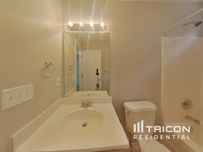 Building Photo - 709 Billie Jean Cir