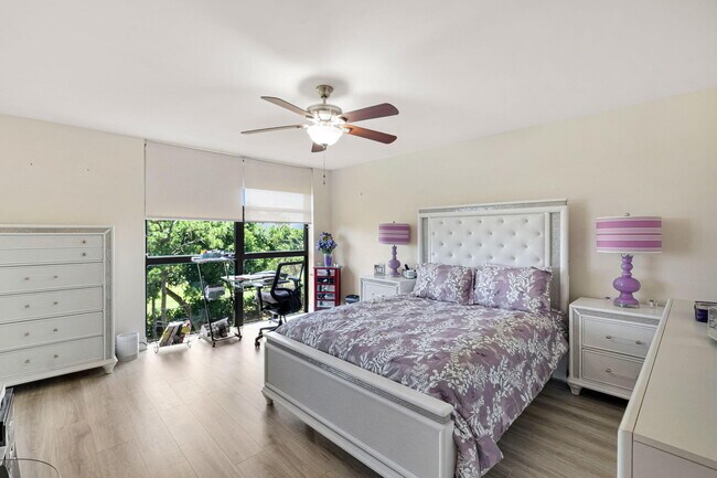 Building Photo - 6562 Boca Del Mar Dr