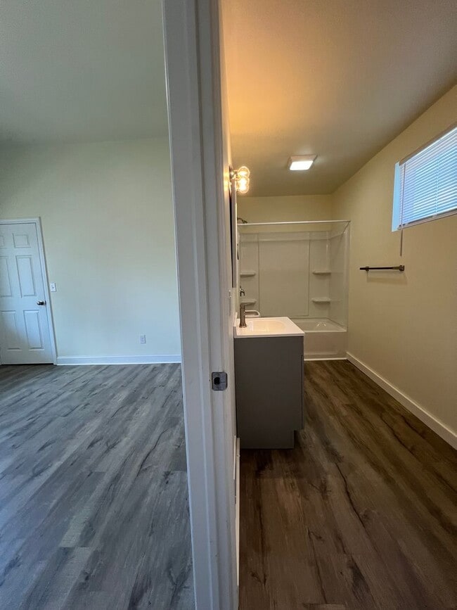 Building Photo - Now showing 3BR 2 full Bath house with lar...