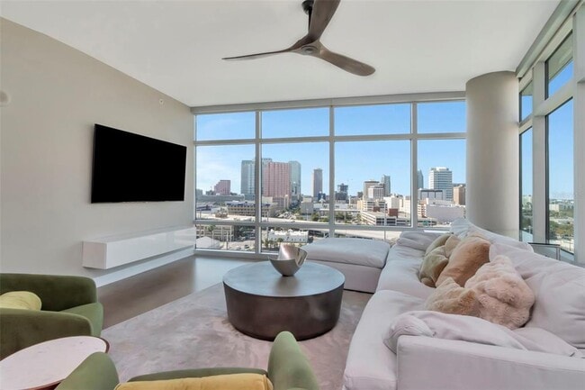 Building Photo - 1120 E Kennedy Blvd