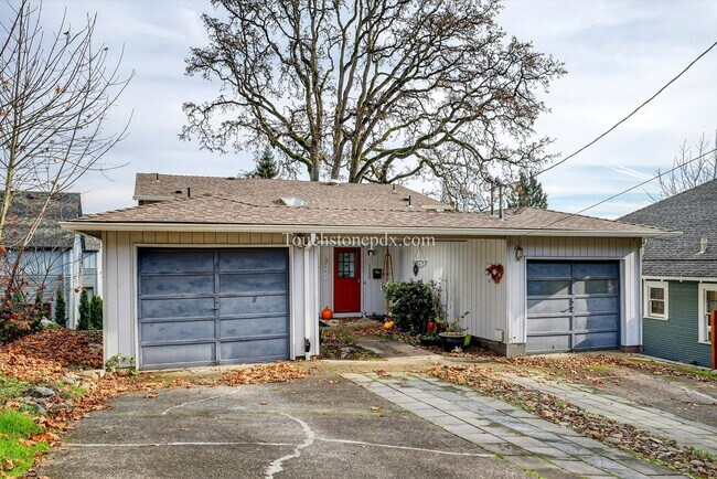 Building Photo - **$500 OFF SECOND MONTH RENT!**Bright Home with Stunning Mountain Skyline Setting!