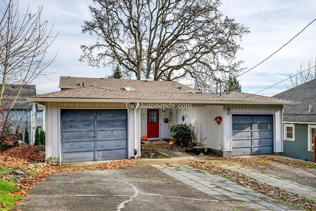 Building Photo - Bright Home with Stunning Mountain Skyline Setting!