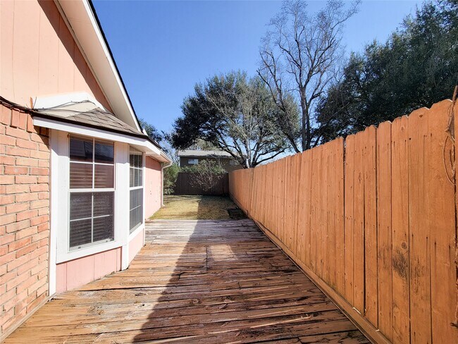 Building Photo - 412 Land Grant Dr