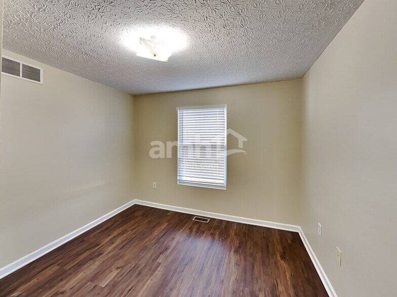 Building Photo - 456 Kathryn Dr