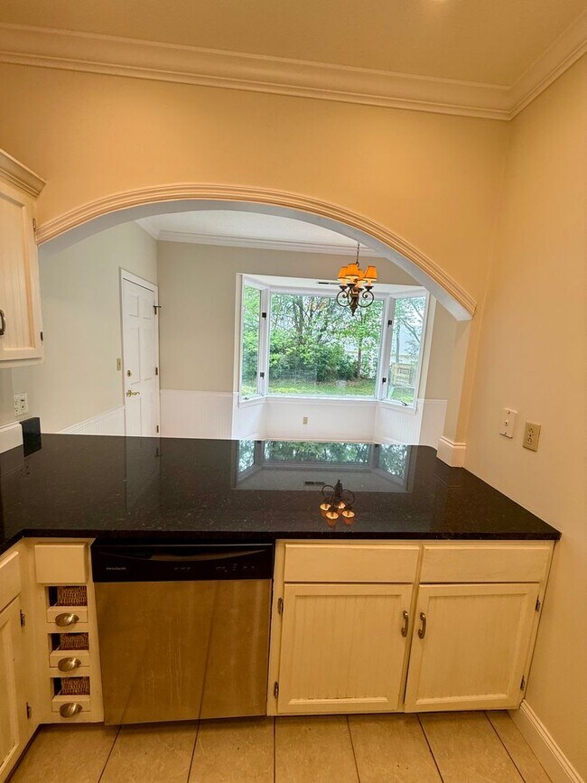 Building Photo - Knoxville 37909 - 2 bedroom, 1.5 bath unit, duplex - Contact Chad Weeks (865) 567-6193
