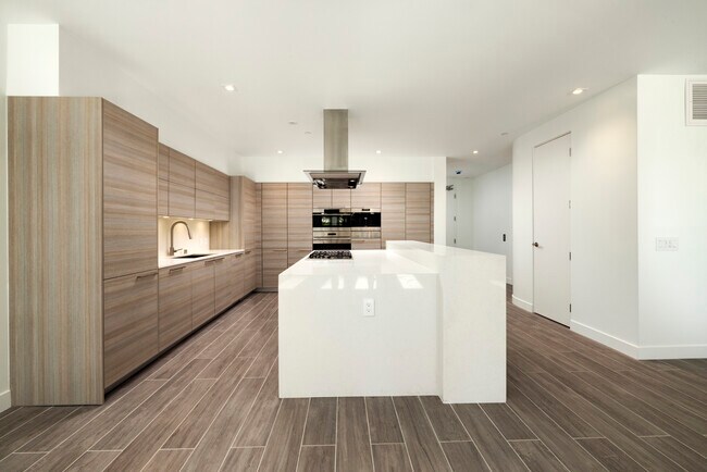 Interior Photo - Peninsula Village