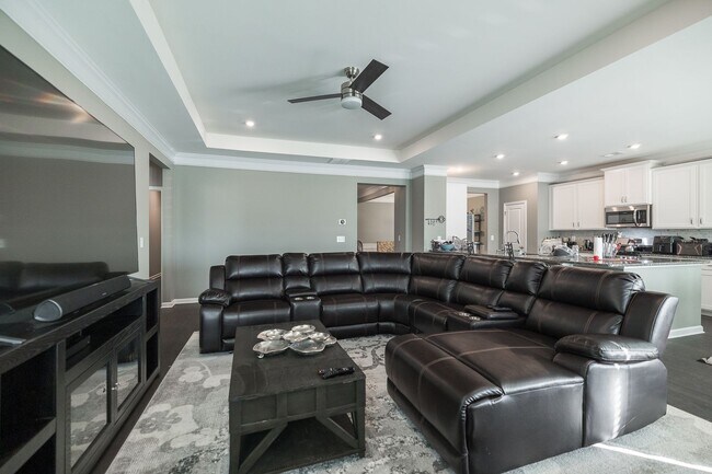 Building Photo - 1420 Day Dr