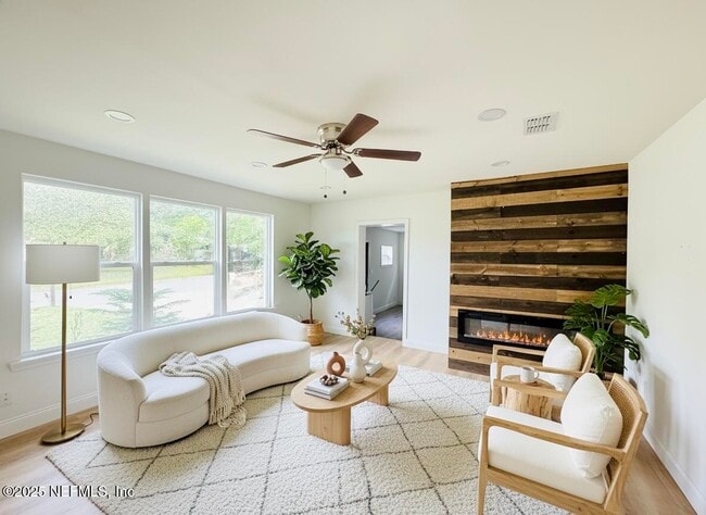 Building Photo - 1836 Agave Cir S