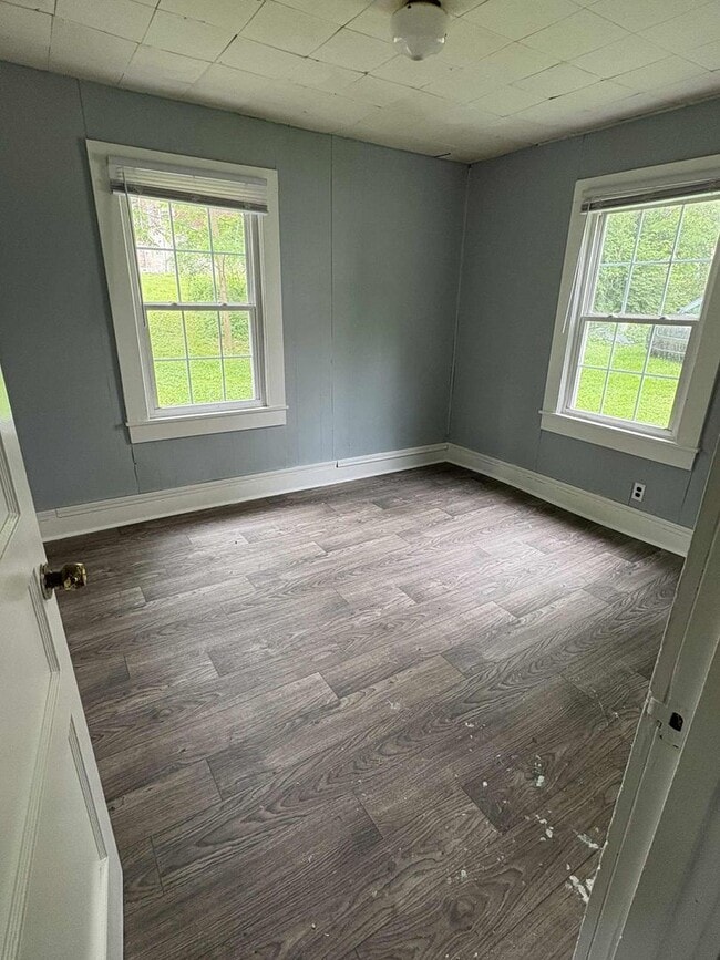 Building Photo - Recently Renovated Home!