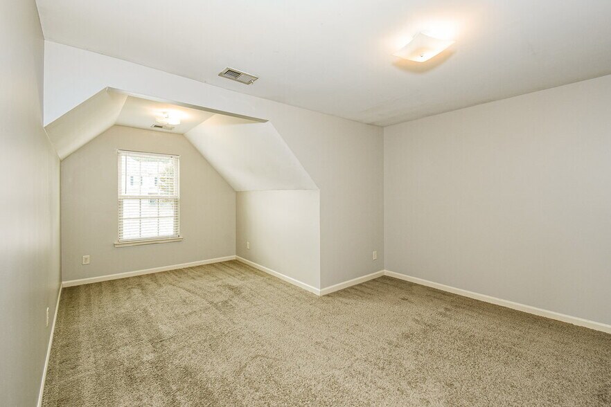 Building Photo - 338 Camellia Way