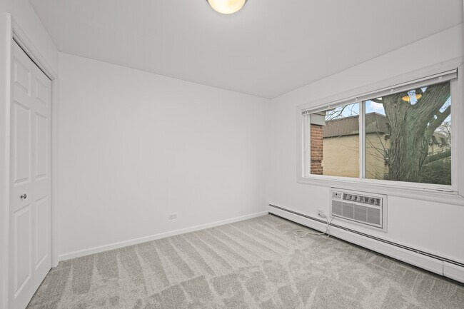 Building Photo - 715 Falcon Dr