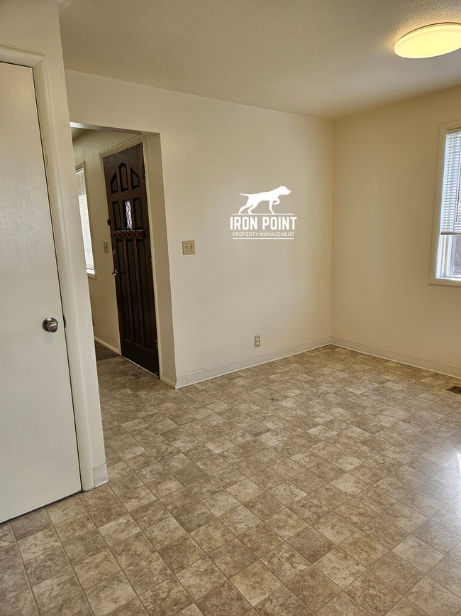 Building Photo - North Boise Duplex w/2 beds, 1bath, W/D, a...