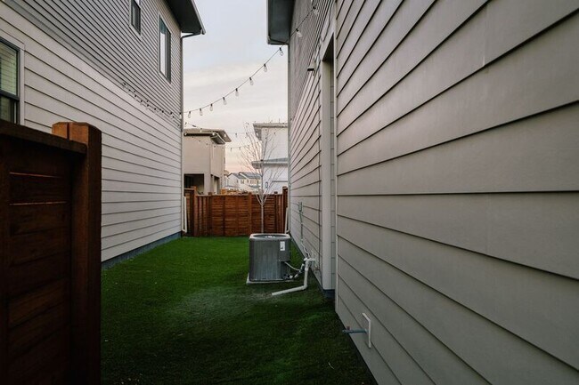 Building Photo - 6358 N Elmira Ct
