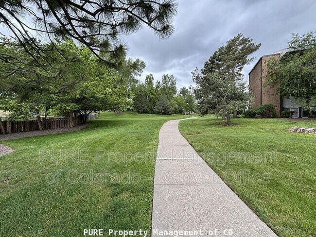 Building Photo - 1150 Golden Cir