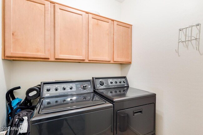 Building Photo - 2037 W Periwinkle Way