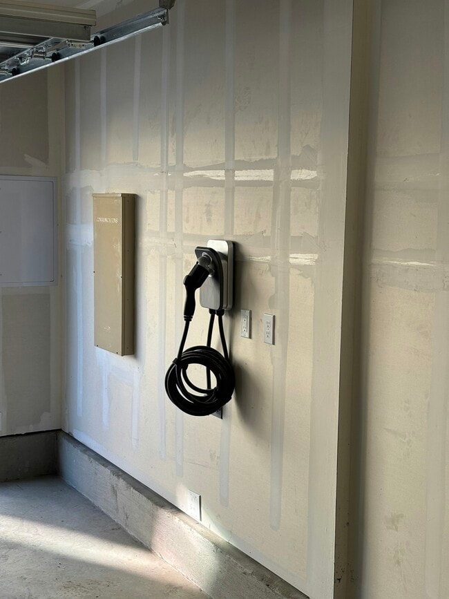 Building Photo - 344 N Geyserville Wy